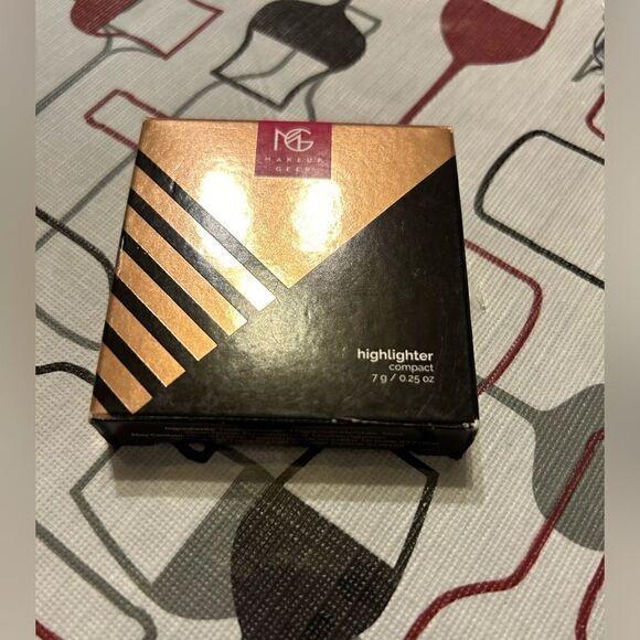 NWT/NIB NG Highlighter Compact - Picture 3 of 9